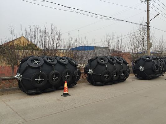 คุณภาพ รางเรือยางนิวเมติก Marine Fender Roller Marine Jetty Fenders โรงงาน