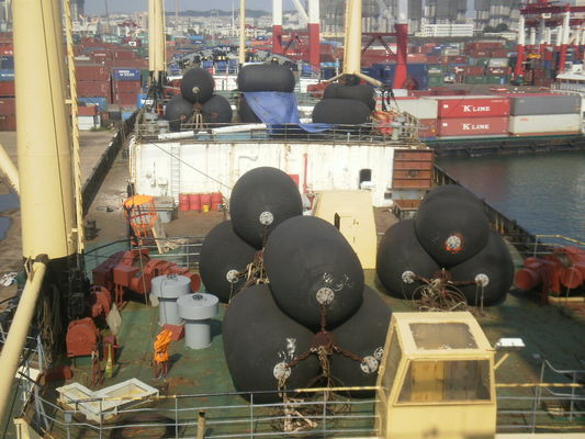 คุณภาพ 1.5 * 2.5 ม. ยางกันกระแทกยางกันกระแทกยางกันกระแทกสำหรับป้องกันท่าเรือ โรงงาน