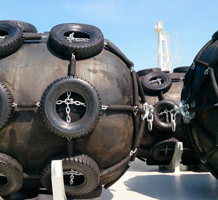 คุณภาพ บังโคลนนิวเมติกโยโกฮามา 50Kpa พร้อมตาข่ายยางโซ่ โรงงาน