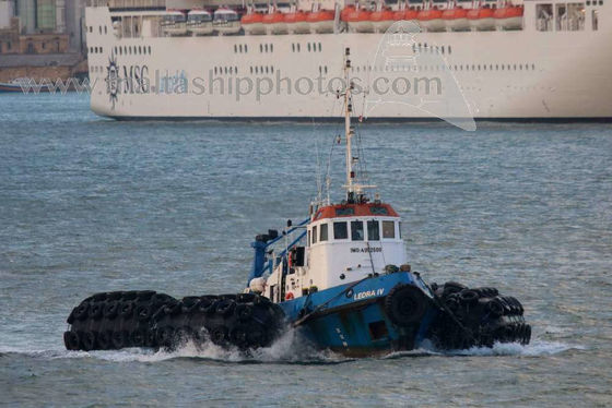 คุณภาพ 50kpa Submarine Sling Type Fender Yokohama ยางกันกระแทกยางลมสำหรับเรือ Berthing โรงงาน