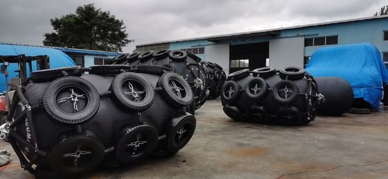 คุณภาพ โยโกฮาม่าประเภท Marine Rubber Fender Marine Pier Fenders 0.5m-3.3m เส้นผ่านศูนย์กลาง โรงงาน