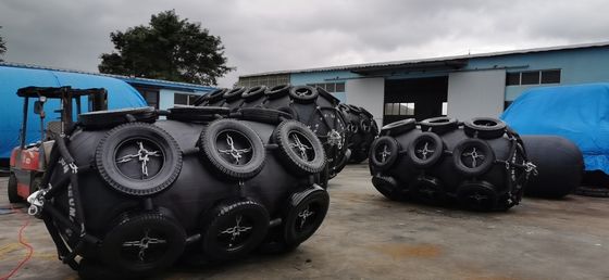 คุณภาพ โยโกฮาม่าประเภท Marine Rubber Fender Marine Pier Fenders 0.5m-3.3m เส้นผ่านศูนย์กลาง โรงงาน