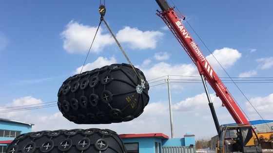 คุณภาพ Yokohama Pneumatic Ribbed Fender อุปกรณ์ทางทะเล Yokohama Pneumatic Rubber Fender โรงงาน