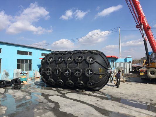 คุณภาพ Yokohama Pneumatic Ribbed Fender อุปกรณ์ทางทะเล Yokohama Pneumatic Rubber Fender โรงงาน