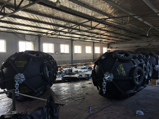 คุณภาพ Yokohama Pneumatic Ribbed Fender อุปกรณ์ทางทะเล Yokohama Pneumatic Rubber Fender โรงงาน