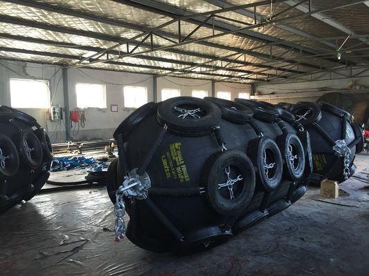 คุณภาพ Yokohama Pneumatic Ribbed Fender อุปกรณ์ทางทะเล Yokohama Pneumatic Rubber Fender โรงงาน