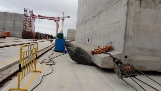 คุณภาพ ถุงลมนิรภัยสำหรับยกยางสำหรับยกของหนัก D15 * L20m Marine Lifting Airbag โรงงาน