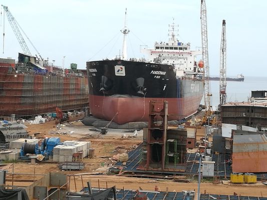 คุณภาพ เรือขนาดที่ปรับแต่งได้การเปิดตัวถุงลมนิรภัยถุงลมนิรภัยยางทางทะเลสำหรับเรือ โรงงาน