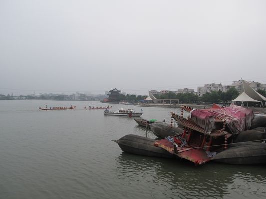 คุณภาพ D15 L12m 8 ชั้นเรือเปิดตัวถุงลมนิรภัยยางกู้ภัยทางทะเลถุงลมนิรภัยทางทะเล โรงงาน