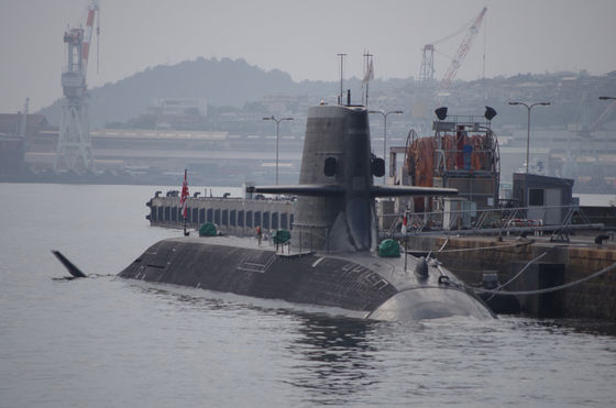 คุณภาพ 3300 × 5000mm Semi-Submersible Submarine Fenders สำหรับการป้องกันเรือดำน้ำ โรงงาน