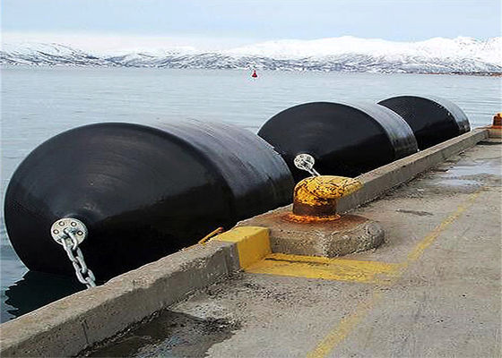 คุณภาพ บังโคลนเติมโฟมมาตรฐาน ISO17357 ขนาดเส้นผ่านศูนย์กลาง 0.5 เมตร ถึง 4.8 เมตร สำหรับการใช้งานทางทะเลแบบกำหนดเอง โรงงาน