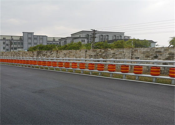 คุณภาพ EVA Filled Eco วัสดุความปลอดภัย Roller Barrier การดูดซับพลังงาน Roller Guard Rails โรงงาน