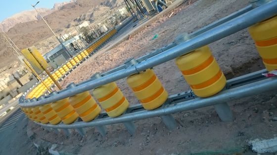 คุณภาพ ความปลอดภัยในการจราจร Eva Buckets Rolling Anti Crash Guardrail Road Roller Barrier โรงงาน