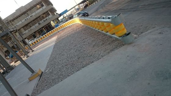 คุณภาพ ความปลอดภัยในการจราจร Eva Buckets Rolling Anti Crash Guardrail Road Roller Barrier โรงงาน