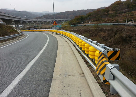 คุณภาพ ความปลอดภัยในการจราจร Eva Buckets Rolling Guardrail Road Roller Barrier Anti Crash โรงงาน
