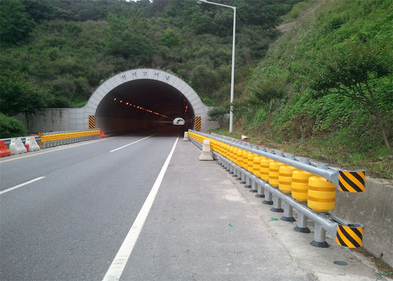 คุณภาพ การจราจรบนถนนปลอดภัยประเภทการกลิ้งความปลอดภัย EVA Roller Barrier Safety Roller Crash Barrier โรงงาน