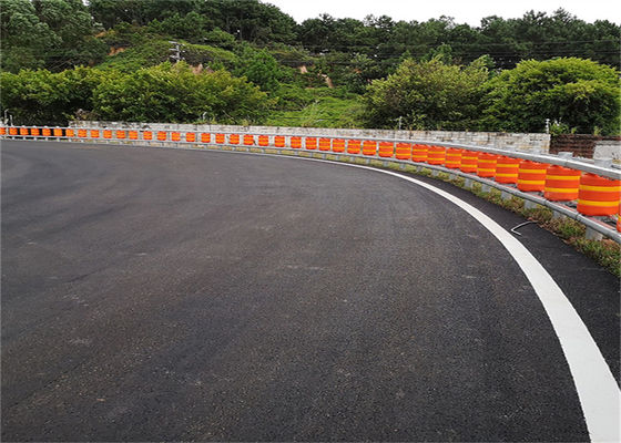 คุณภาพ สิ่งกีดขวางความปลอดภัยบนถนน ความปลอดภัยในการจราจร EVA Roller Barrier Anti Crash Barrier โรงงาน