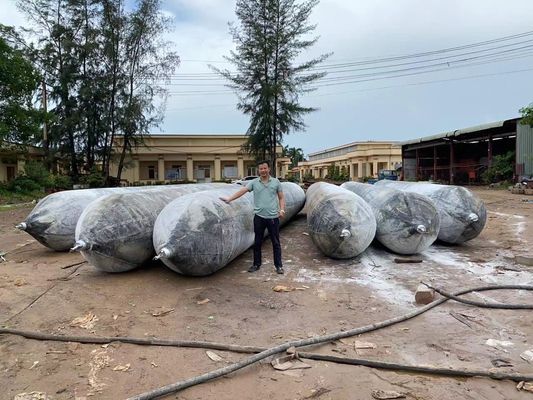 คุณภาพ D1.5 * L12 ถุงลมนิรภัยสำหรับเรือเดินทะเลสำหรับการยกของหนักและการเปิดตัวเรือ โรงงาน