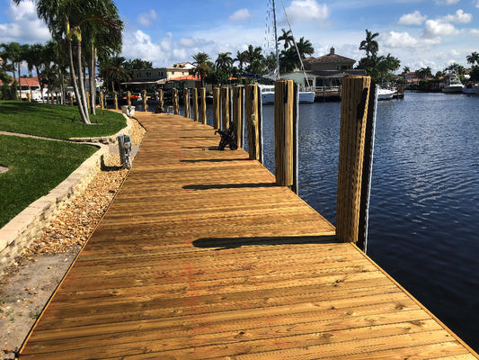 คุณภาพ Polyurethane Floating Dock บังโคลนโฟม Eva สำหรับการป้องกันเรือ โรงงาน