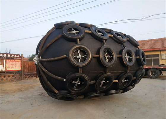 คุณภาพ ISO17357 บังโคลนโยโกฮาม่าลอยน้ำสำหรับการป้องกันเรือเทียบท่า โรงงาน