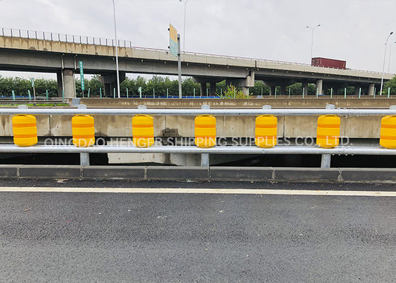 คุณภาพ สีที่กําหนดเอง โฟมเต็มความปลอดภัย รอลเลอร์กั้นถัง กั้นการจราจร โรงงาน